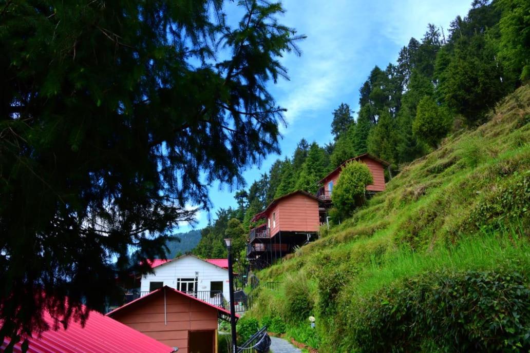 Aamod Resorts Dalhousie ! Luxury Cottage Resort Екстер'єр фото